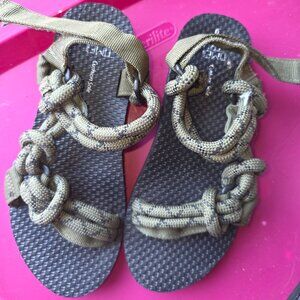 Time and Tru - Army green rope sandal - Size 6